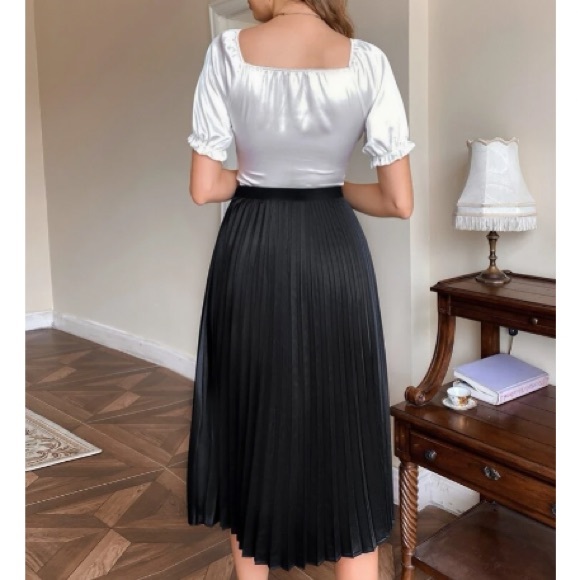 Luxe pleated midi skirt - Picture 6 of 8